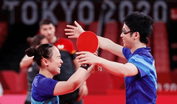 法比尼奥离 法比尼奥离