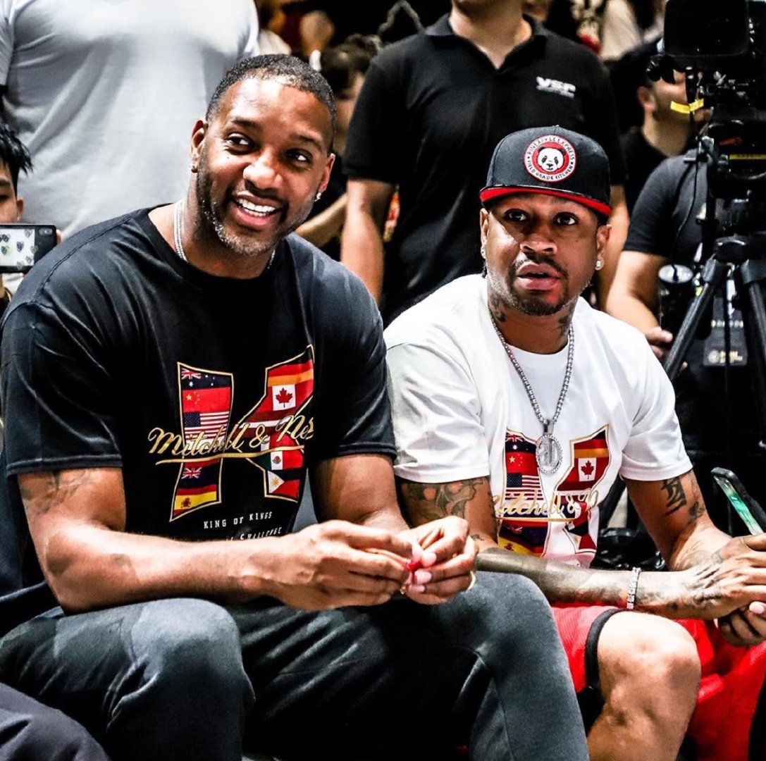 斯两名中场 斯两名中场